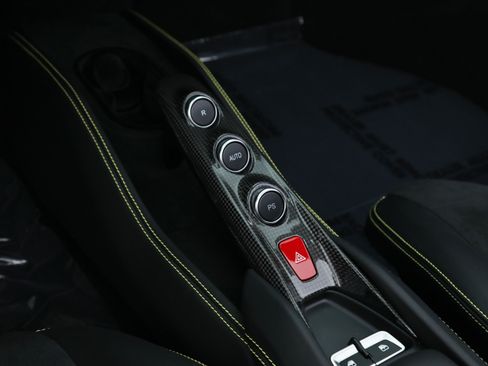 Certified 2022 Ferrari F8 Tributo RWD image 34