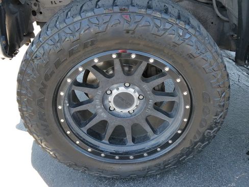 Used 2019 Toyota Tundra SR5 w/ SR5 Upgrade Package AWD/4WD image 10