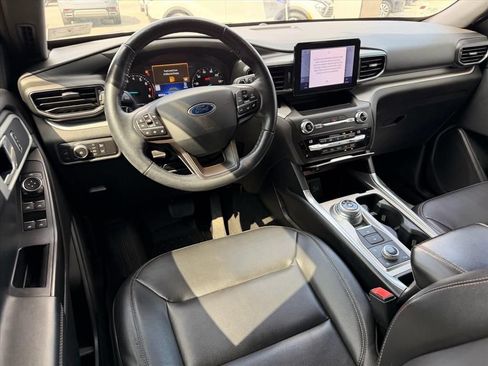 Used 2020 Ford Explorer XLT w/ Equipment Group 202A AWD/4WD image 7