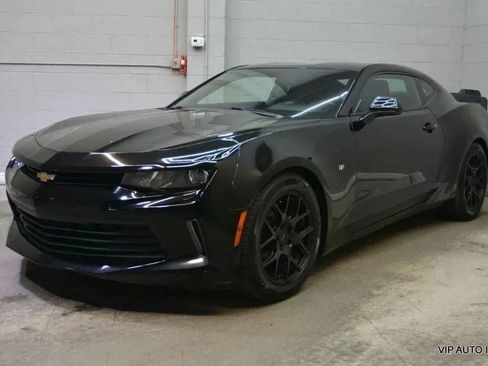 Used 2017 Chevrolet Camaro LT w/ Technology Package RWD image 2