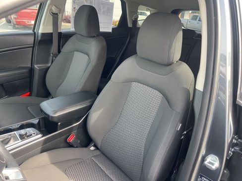 Used 2025 Kia Sportage LX image 20