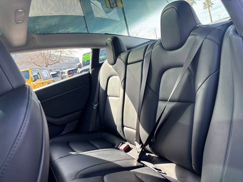 Used 2023 Tesla Model 3 Standard Range image 13