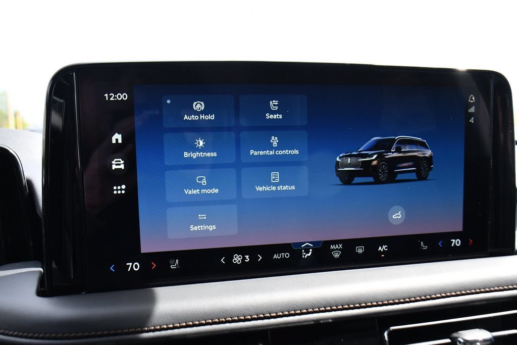 Used 2026 Lincoln Aviator AWD image 33