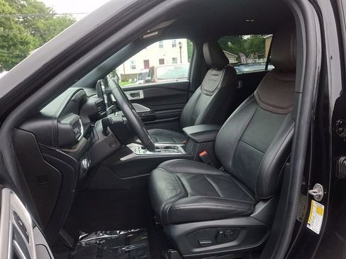 Used 2022 Ford Explorer Platinum w/ Equipment Group 601A AWD/4WD image 19