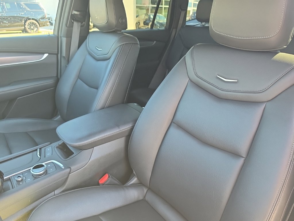 Used 2025 Cadillac XT6 Luxury FWD image 10