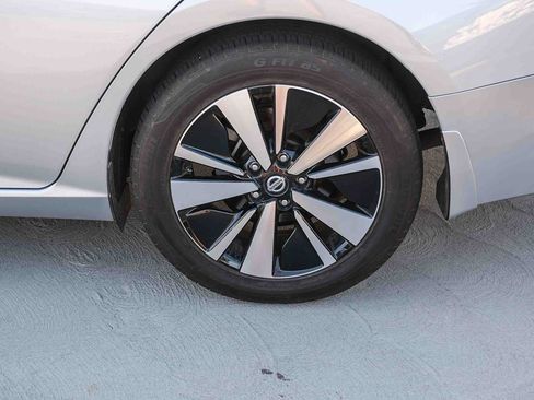 Used 2021 Nissan Altima 2.5 SV FWD image 9