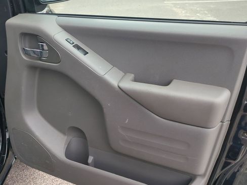 Certified 2021 Nissan Frontier SV RWD image 37