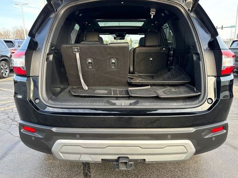 Used 2023 Honda Pilot TrailSport image 16