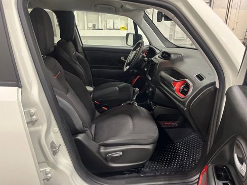 Used 2023 Jeep Renegade Trailhawk image 26