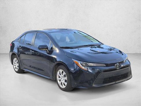Certified 2025 Toyota Corolla LE FWD image 3