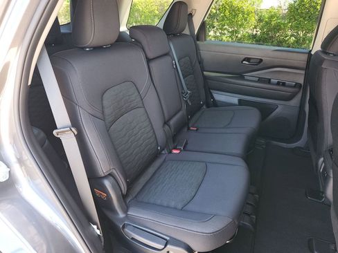 Used 2025 Nissan Pathfinder SV FWD image 15