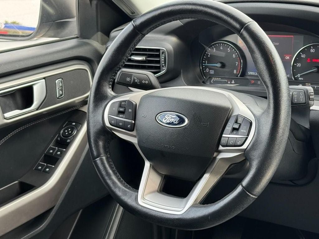 Used 2023 Ford Explorer XLT w/ Equipment Group 202A AWD/4WD image 13