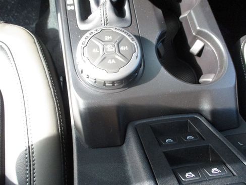 New 2025 Ford Bronco Outer Banks w/ Sasquatch Package image 6