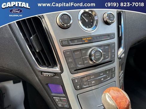 Used 2010 Cadillac CTS Premium image 28