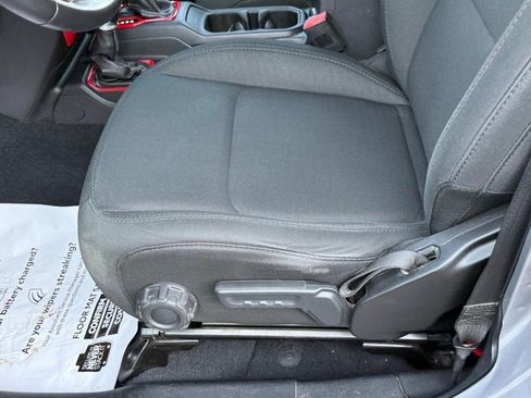 Used 2019 Jeep Wrangler Unlimited Sahara AWD/4WD image 16