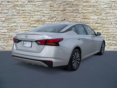 Used 2024 Nissan Altima 2.5 SV image 7