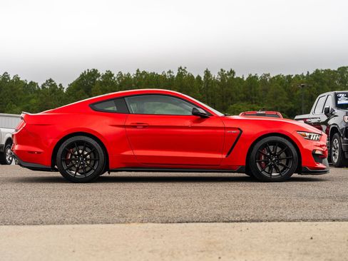 Used 2016 Ford Mustang Shelby GT350 w/ Technology Package RWD image 8