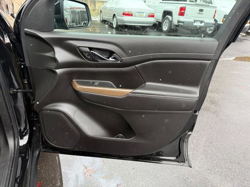 Used 2023 GMC Acadia SLE w/ Driver Convenience Package image 24