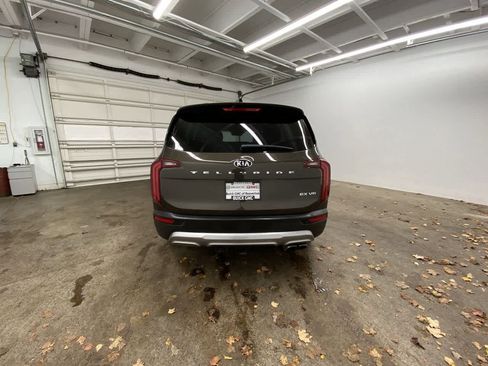 Used 2021 Kia Telluride EX w/ EX Premium Package image 5