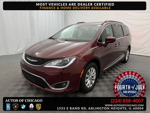 Used 2017 Chrysler Pacifica Touring-L FWD image 1