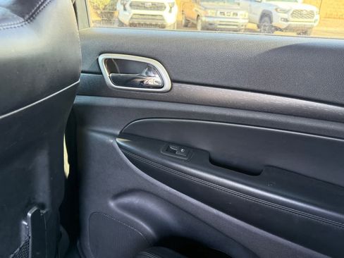 Used 2018 Jeep Grand Cherokee Altitude RWD image 8