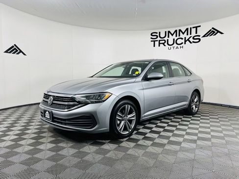 Used 2024 Volkswagen Jetta SE image 2