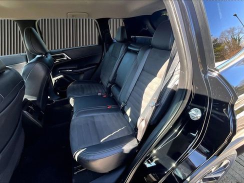 Used 2022 Mitsubishi Outlander SE image 27