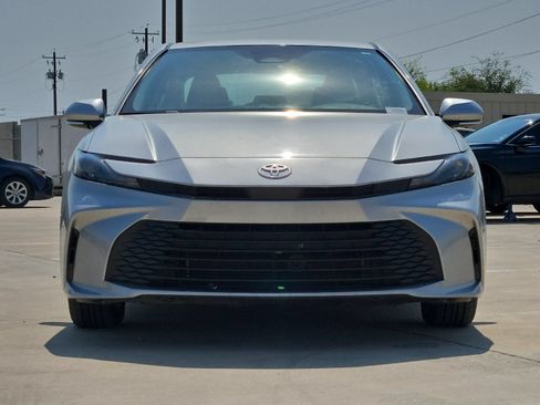 Used 2025 Toyota Camry LE FWD image 8