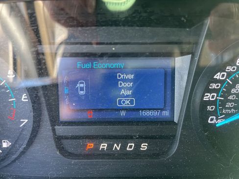 Used 2015 Ford Taurus SE image 4