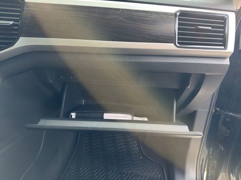 Used 2023 Volkswagen Atlas SE image 36