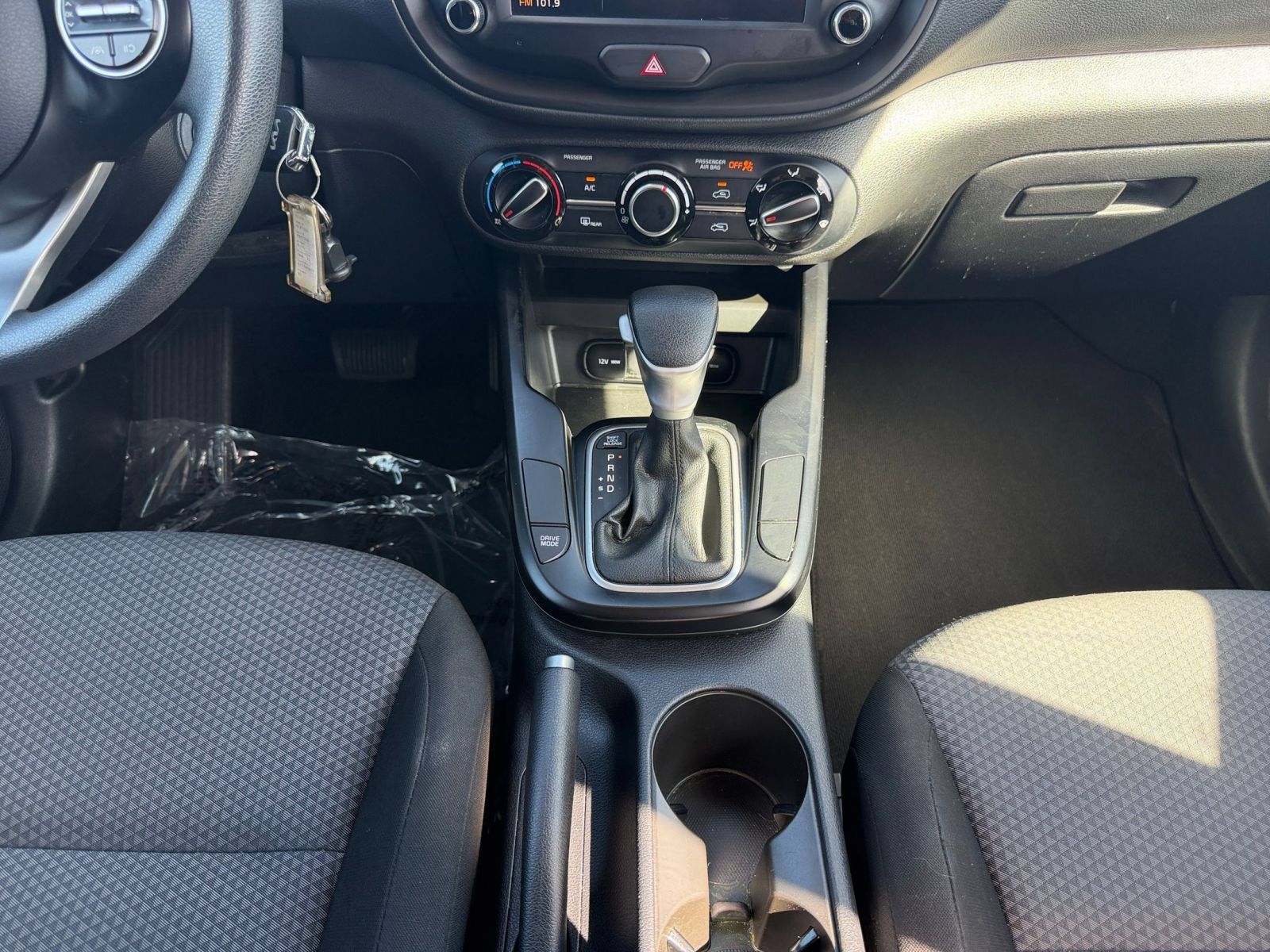 Used 2025 Kia Soul LX w/ LX Technology Package FWD image 38