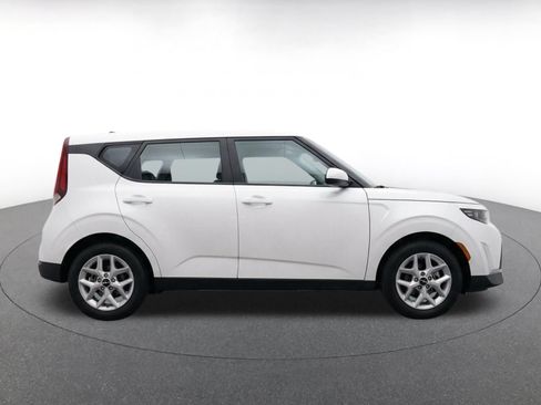 Used 2025 Kia Soul LX w/ LX Technology Package FWD image 14