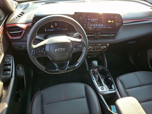 Used 2025 Chevrolet TrailBlazer RS w/ Convenience Package AWD/4WD image 2