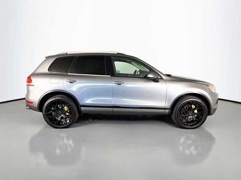 Used 2014 Volkswagen Touareg VR6 image 8