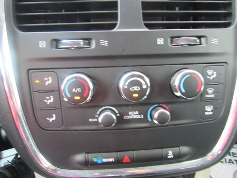Used 2019 Dodge Grand Caravan SE FWD image 13