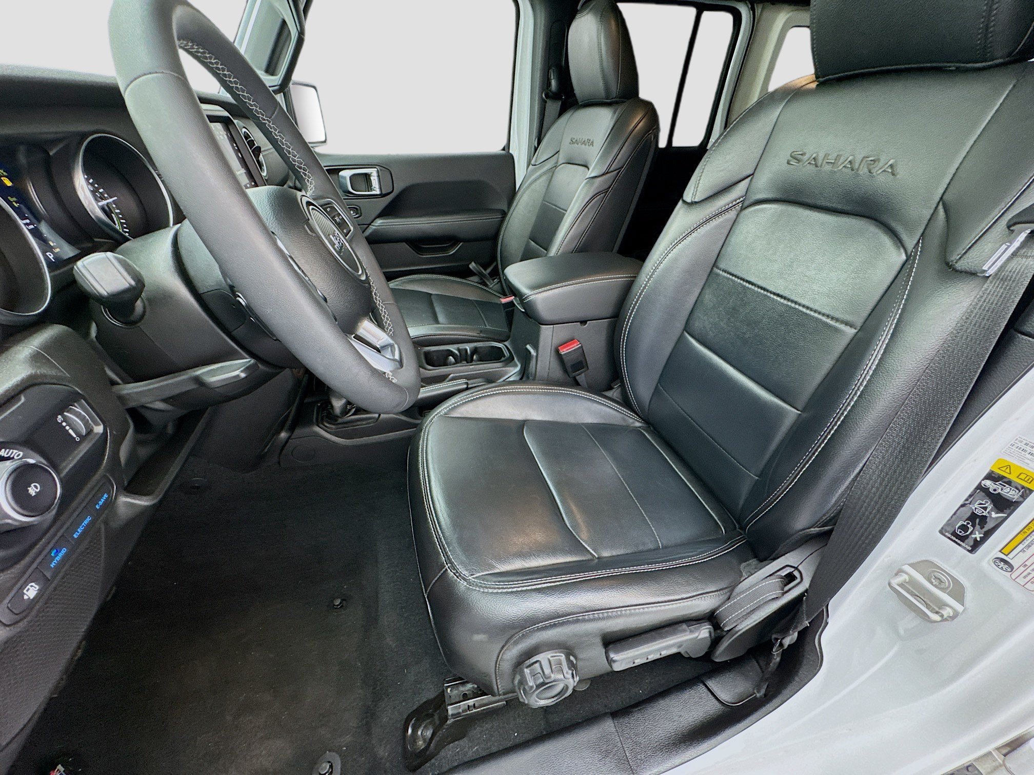 Used 2023 Jeep Wrangler Unlimited Sahara AWD/4WD image 13