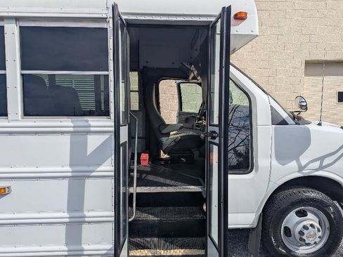 Used 2014 Chevrolet Express 4500 w/ School Bus Package image 15