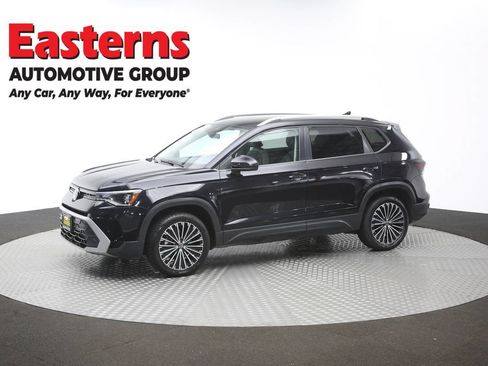 Used 2025 Volkswagen Taos SE FWD image 59