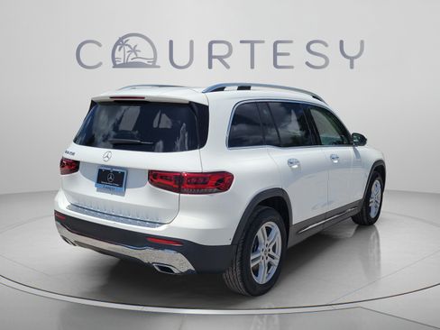 Used 2023 Mercedes-Benz GLB 250 image 3