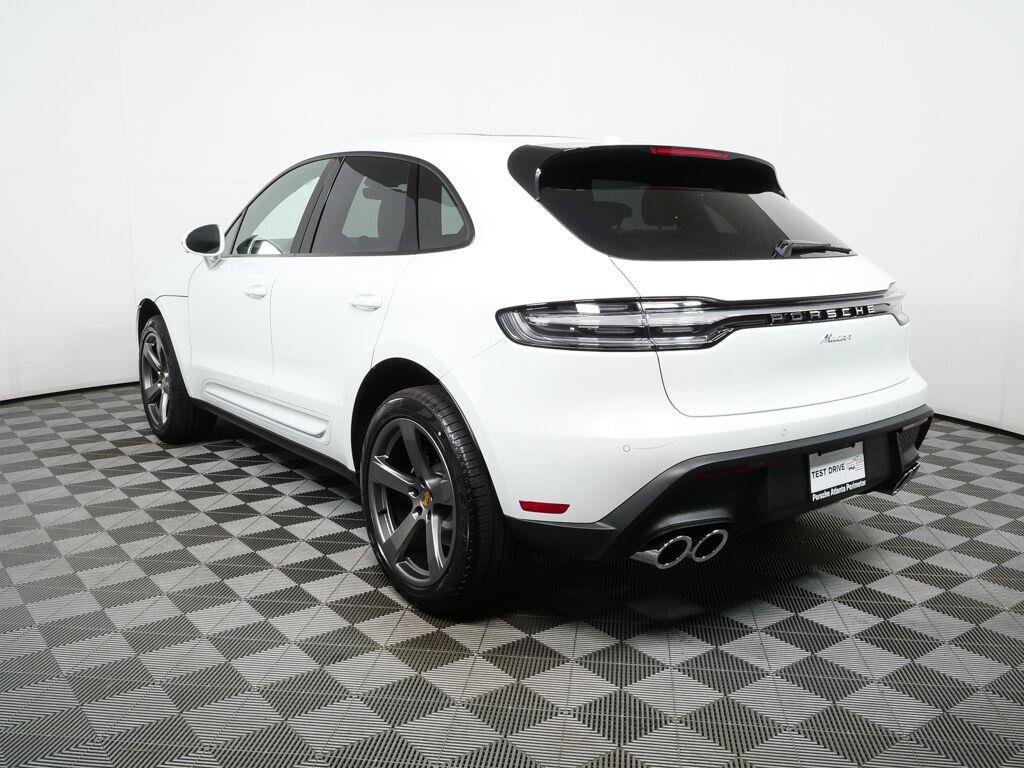 Certified 2026 Porsche Macan AWD/4WD image 3
