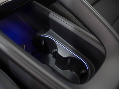 Certified 2025 Porsche Macan 4S Electric image 33