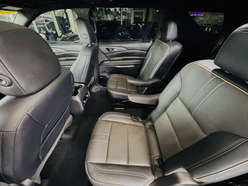 Used 2026 Chevrolet Traverse High Country FWD image 28