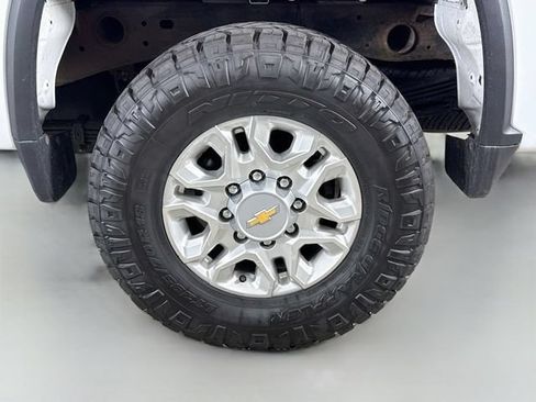 Used 2023 Chevrolet Silverado 2500 LT AWD/4WD image 30