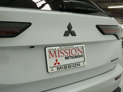New 2026 Mitsubishi Outlander LE FWD image 4