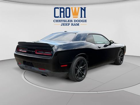 Used 2018 Dodge Challenger SXT w/ Blacktop Package RWD image 3