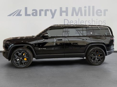 Used 2023 Rivian R1S Adventure AWD/4WD image 2
