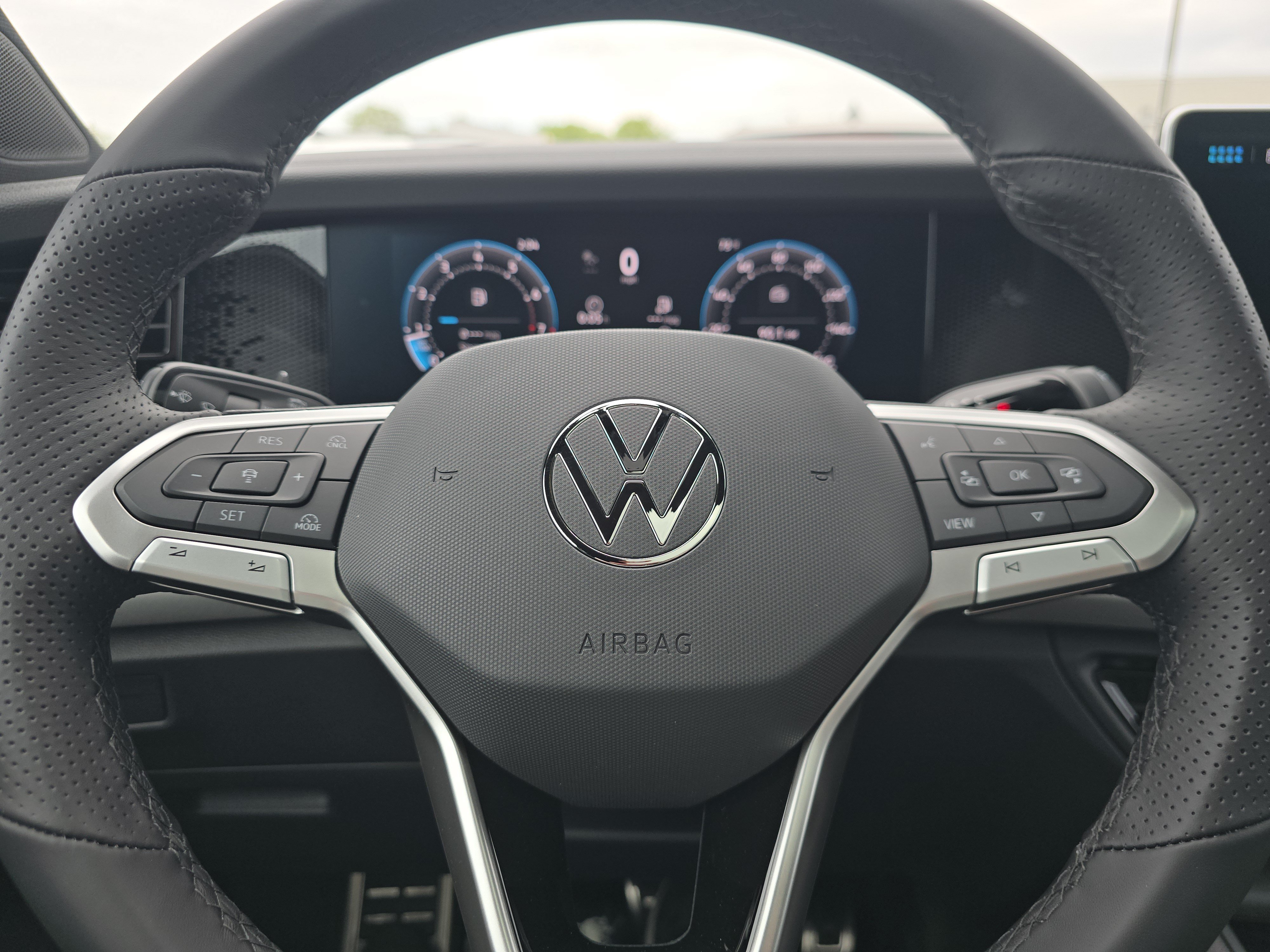New 2026 Volkswagen Tiguan SE R-Line AWD/4WD image 22