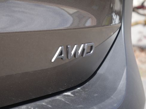 Used 2025 Nissan Kicks SV AWD/4WD image 16