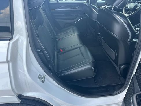 Used 2023 Jeep Grand Cherokee Overland w/ Luxury Tech Group IV RWD image 15