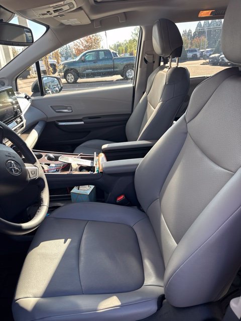 Used 2024 Toyota Sienna XLE w/ XLE Plus Package AWD/4WD image 3